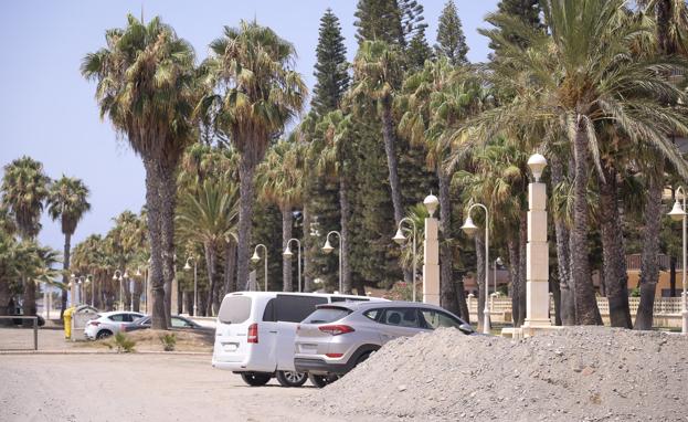 Motril reclamará a Costas que le ceda suelo en playa Poniente para habilitar aparcamientos
