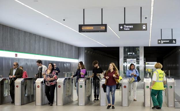 Los usuarios le dan un notable alto a los servicios del Metro de Granada