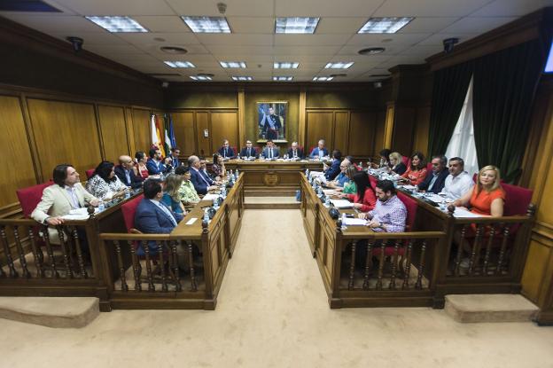 Diputación aprueba las retribuciones que recibirán los cargos electos, que se mantienen