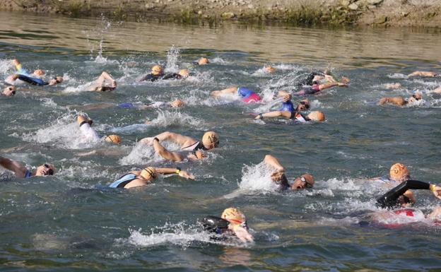 Campeones del agua, la tierra y la bici en el durísimo Triatlón de Sierra Nevada