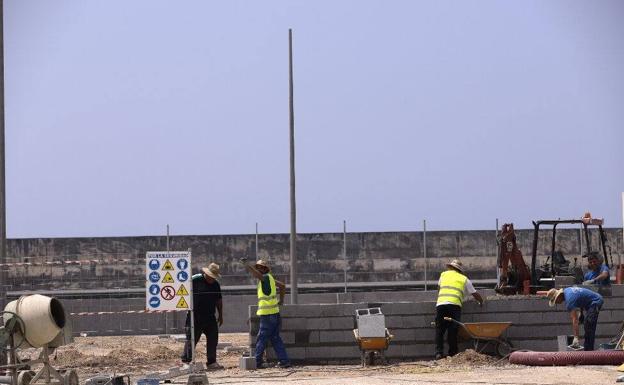 'Lleno total' en el antiguo centro de inmigrantes, a la espera del nuevo