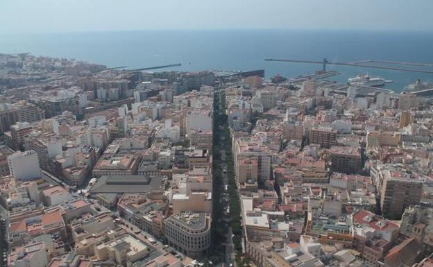 Una mesa de coordinación planteará la estrategia peatonal en el Paseo de Almería