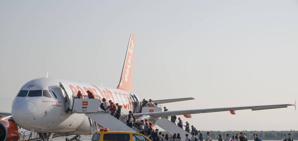 El aeropuerto aspira a cerrar el mejor verano desde 2008 con quince destinos