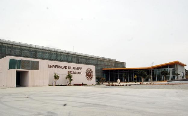 Investigadores de la UAL desarrollan un método que extrae 'huellas' de olor de tejidos para reconstrucciones forenses