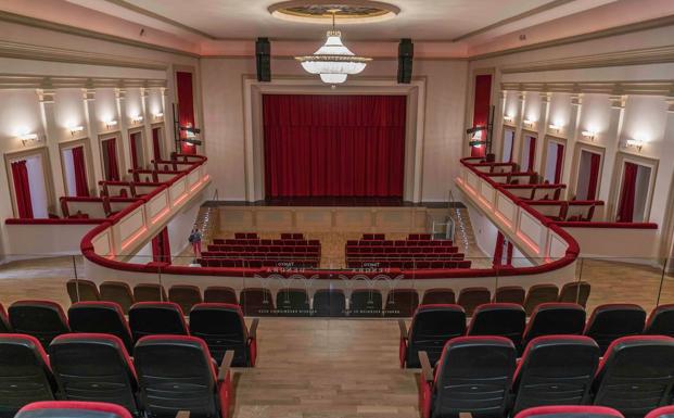El teatro Dengra, una joya escénica de Granada, levanta de nuevo el telón