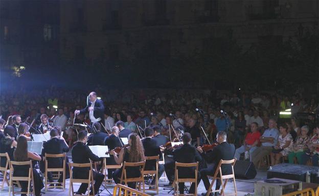 El alcalde apuesta por la continuidad del Festival de Otoño, pero con un guiño a la gente joven