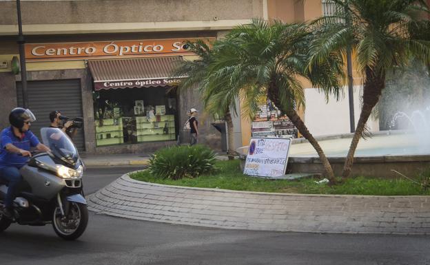 Frente común contra la prohibición de aparcar en la Playa de Poniente