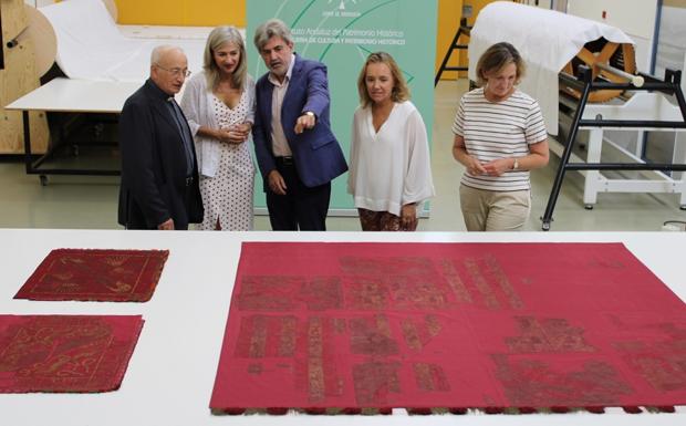 Cultura restaura tres banderas donadas por los Reyes Católicos a la Capilla Real de Granada