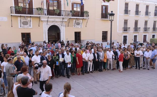 Motrileños y visitantes se plantan contra la prohibición de aparcar en la arena