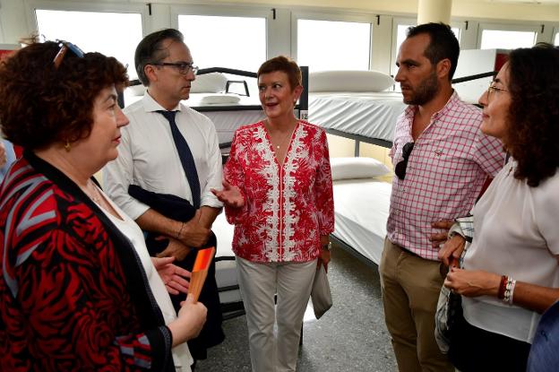 Un lugar «digno» para atender a los inmigrantes que llegan en patera