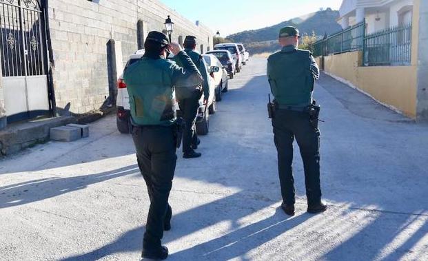 Dos hermanos casi matan a puñaladas a un hombre en Deifontes y ahora les piden nueve años de cárcel