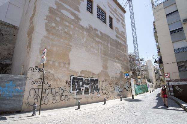 El Ayuntamiento de Granada pedirá una cámara contra las pintadas en el Cuarto Real