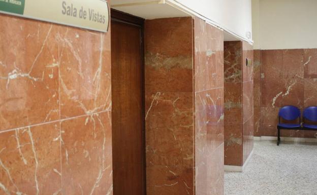 Autorizan a viajar a Suiza a un condenado por la violación grupal de Campohermoso