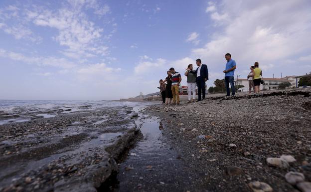 Costas descarta actuar en Carchuna, mientras la Junta dará ayudas a las playas afectadas