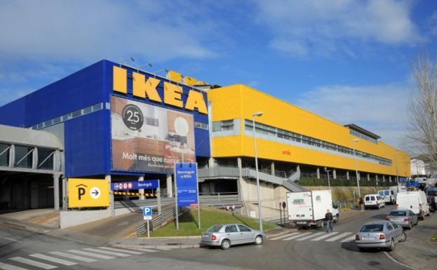 ¿Por qué Ikea deja de regalar sus famosos 'mini lápices' y su metro?