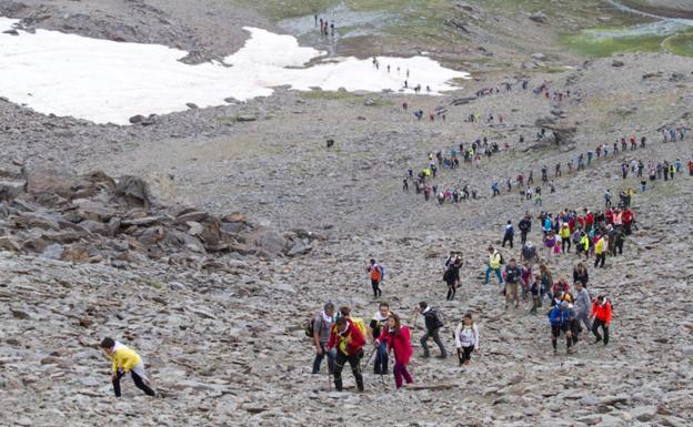 Expectación por la romería más alta de España, en las cumbres de Sierra Nevada