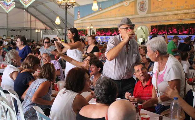 La Feria de Almería mantiene cinco ambigús en el centro y gana una caseta juvenil en el ferial