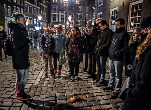 Ámsterdam prohibirá en enero los tours por el Barrio Rojo