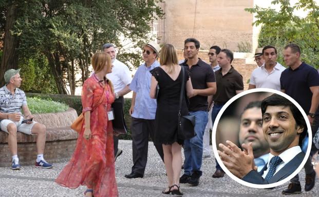 El jeque del Manchester City y príncipe heredero de Abu Dabi visita la Alhambra de Granada