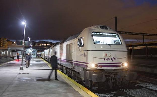 Carlos Rojas (PP) acusa al PSOE de usar la reconexión con Madrid por Talgo con «interés electoralista»