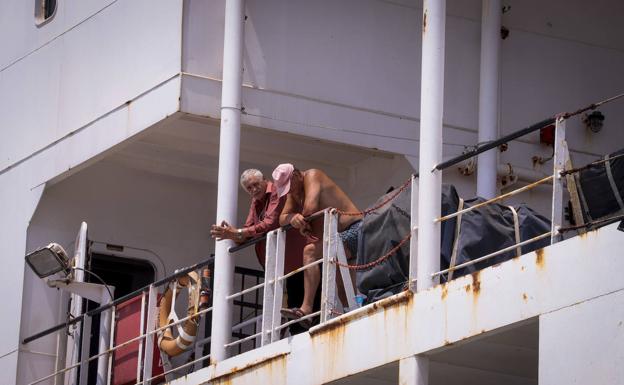 Un barco ruso, convertido en la 'cárcel' de una tripulación en Motril sin dinero para volver a casa