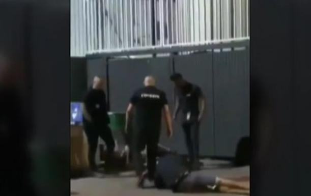 Brutal agresión de tres porteros a dos jóvenes que intentaron colarse en una discoteca