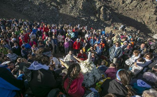 Una romería nívea y por todo lo alto