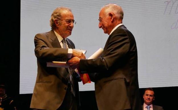 Representantes de todas las instituciones de Almería lamentan la muerte del que fue el primer vicepresidente de la Diputación