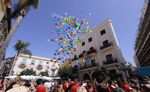 Almuñécar inaugura la feria con la suelta de mil globos