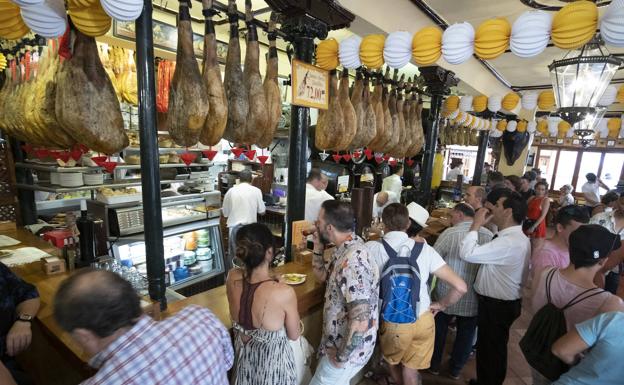 Ruta por las tabernas más antiguas de Granada: continúan con el legado familiar