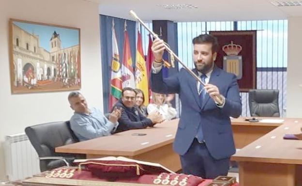 El alcalde de un pueblo de 1.000 habitantes se sube el sueldo de 6.000 a 32.900 euros