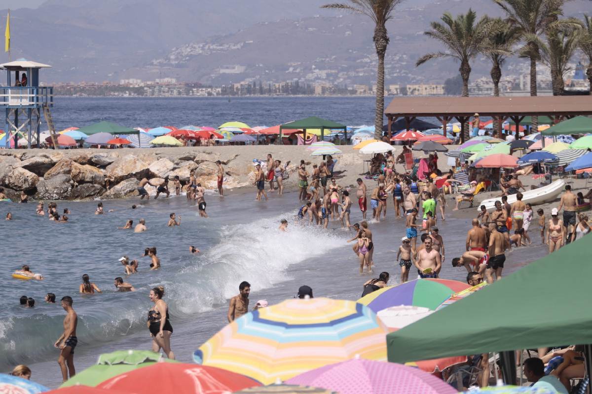 Domingo de playa por todo lo alto en la Costa granadina