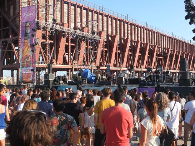 El pregón y el encendido del alumbrado inician la Feria de Almería y los días más esperados