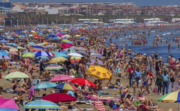 Un niño de cuatro años y su padre de 29 mueren ahogados en una playa de Girona