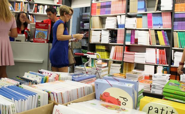 Más de 100.000 escolares de Granada se beneficiarán del cheque-libro este curso