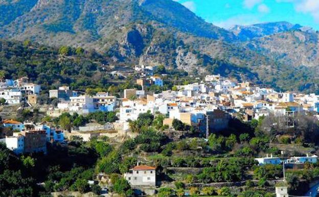 Escapada a los pueblos blancos de Los Guájares: el jardín interior de la Costa Tropical