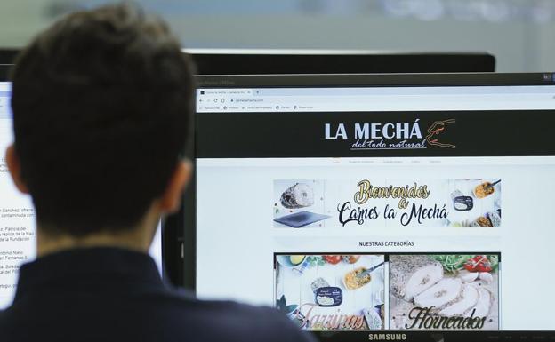 'La Mechá' mantiene en su web sus productos dos días después de la alerta nacional sanitaria