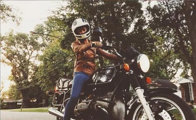 Una 'influencer' tiene un accidente de moto y cuelga las fotografías del momento en Instagram