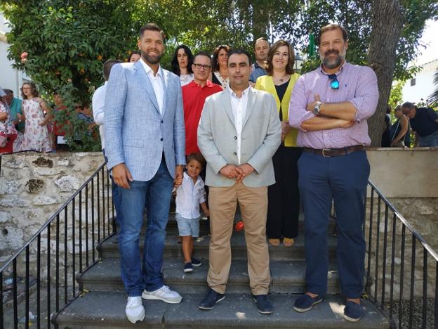 Canena nombra hijos adoptivos a los hermanos Alfonso y Felipe Reyes