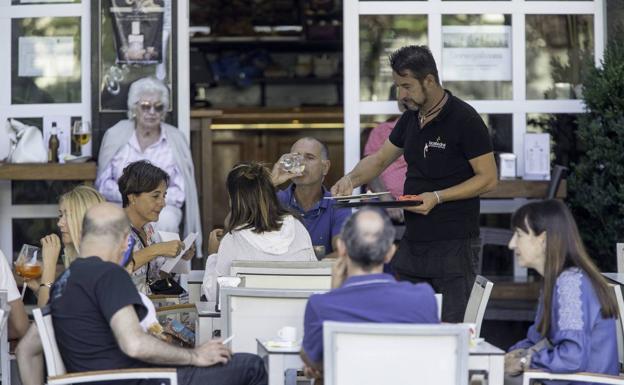 El empleo en turismo alcanza 402.000 ocupados en el primer semestre