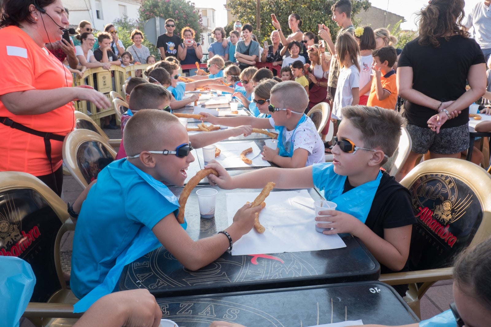Las fiestas de Gójar: atrapa el churro y voley playa