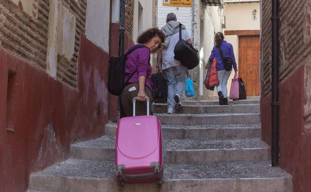 La justicia de Granada vuelve a dar la espalda a los vecinos que se quejan de los pisos turísticos