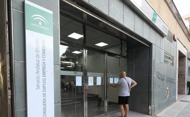 El paro aumentó en 5.690 personas en agosto en Andalucía