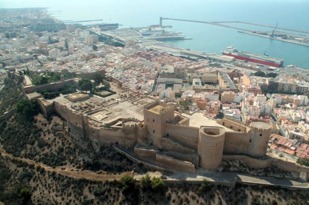 El Patronato para la gestión de la Alcazaba, un paso más cerca