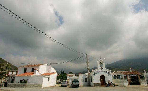 Un guardia civil fuera de servicio y agentes de Policía Local reducen a un hombre armado con un arco en los Tablones