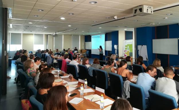 «Hay que hablar con normalidad del suicidio en los medios, las familias y las instituciones»