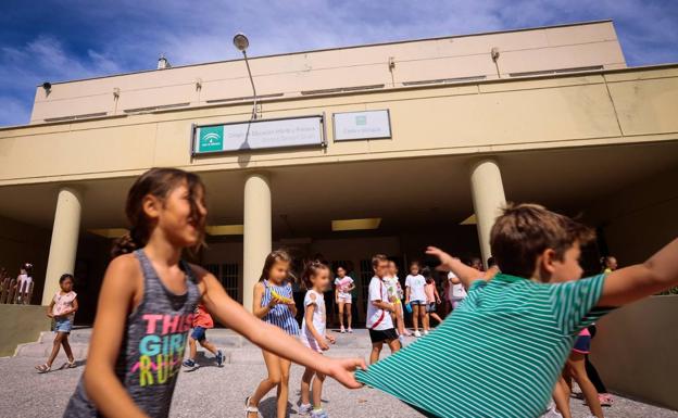 Más de 5.500 alumnos inician sus clases en Motril, en un comienzo de curso sin incidentes
