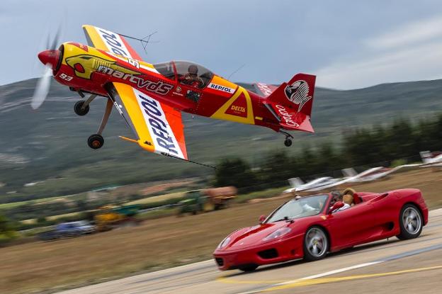 Cástor Fantoba, estrella de la aviación acrobática: «El aire está para volar»