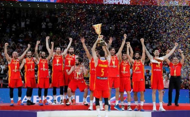 «¿Dónde estaría España si nuestros políticos trabajasen con la mentalidad de equipo de estos chicos?»