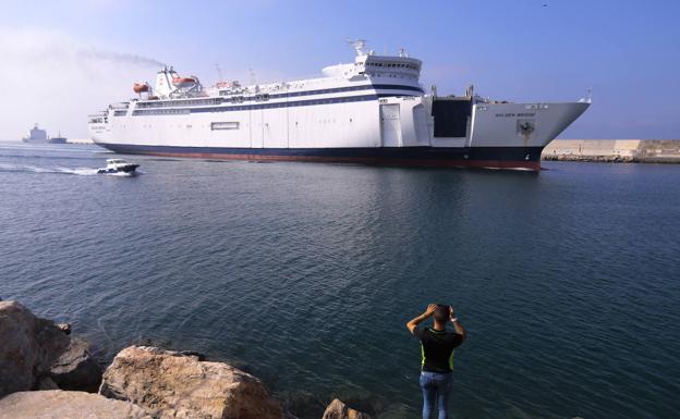 La OPE cierra con más viajeros para Motril, tras mejorar el barco a Melilla y ampliar rutas